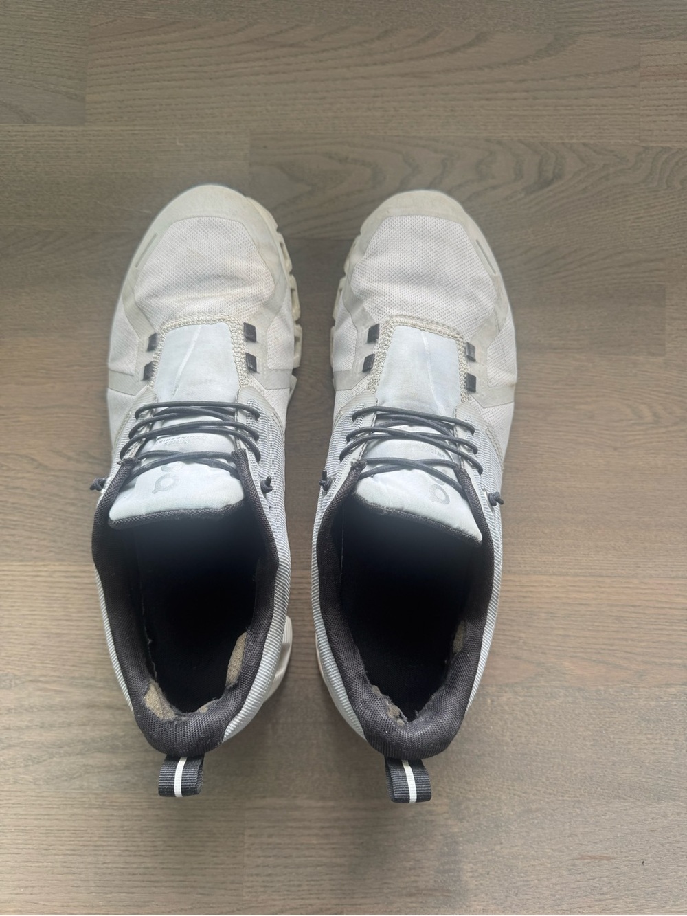 On cloud water proof shoes